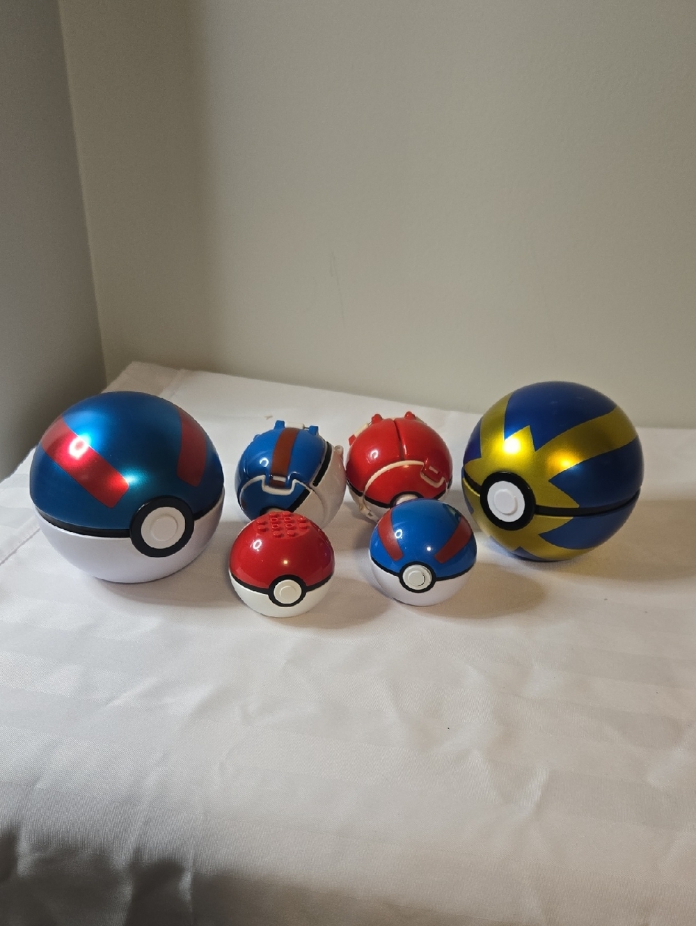Pokemon Blue, Red, Yellow and White Poké Ball Collectible Set
